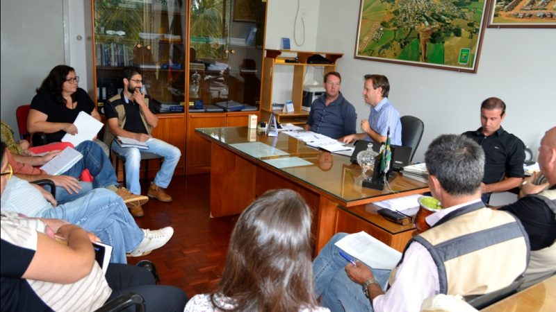 Prefeitos dos municípios de Chiapetta e Inhacorá com suas equipes participaram da reunião do programa de Combate ao Aedes Aegypti.