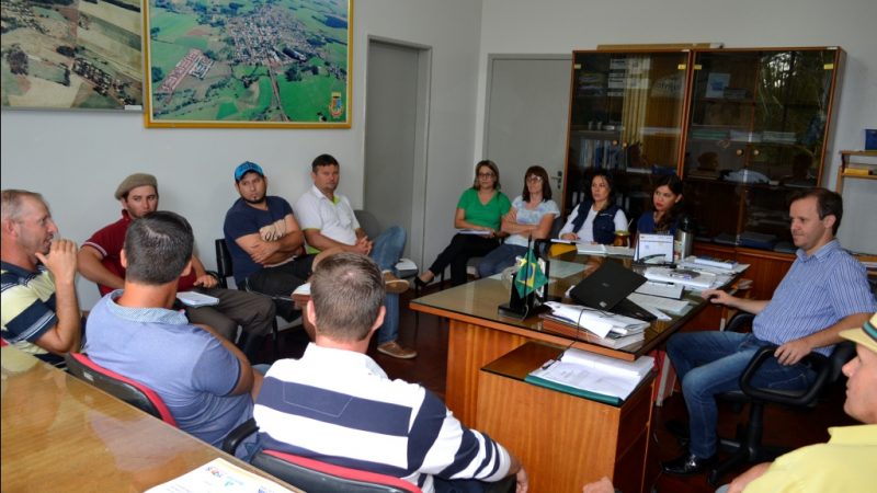 Reunião ocorreu no gabinete do Prefeito Municipal.
