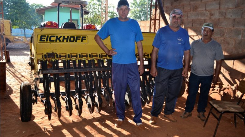 Equipe da Patrulha Agrícola que realizou a recuperação da plantadeira.