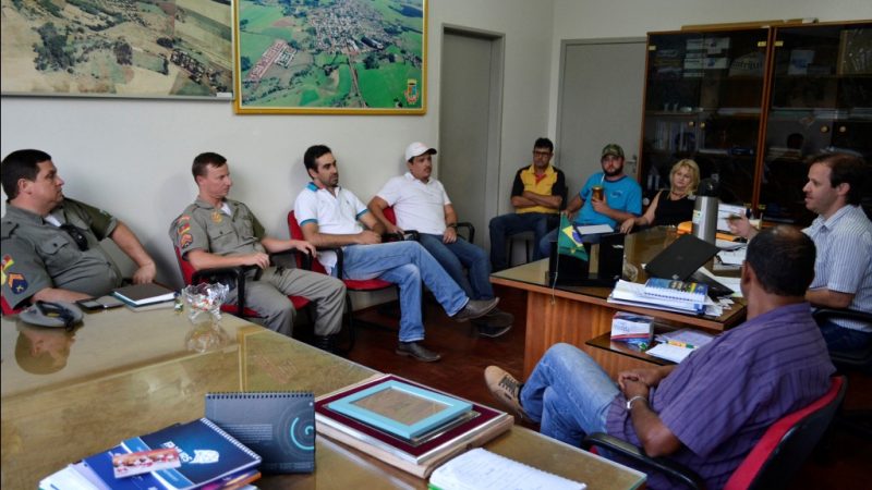 Reunião para discutir ações  na área da segurança pública ocorreu no gabinete municipal.