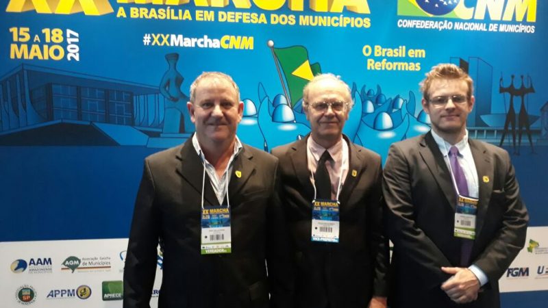 Comitiva formada pelo Vice-Prefeito Celço e vereadores Enio e Gabriel representou o município em Brasília.
