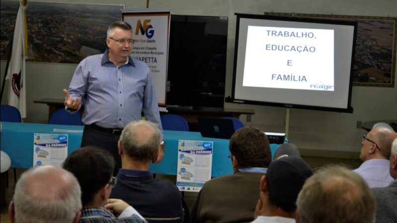 Palestrante Elemar Antônio Lenz abordou o tema "Família, Educação e Trabalho".
