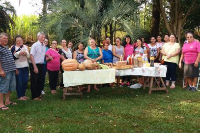 Roteiro pelo interior do município permitiu usuários do CRAS conhecerem a agricultura familiar