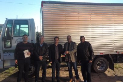 Município recebe Caminhão Baú para produtos hortigranjeiros