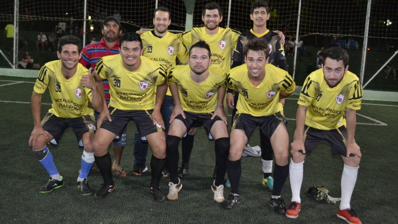 Equipe Vila Rosa/Cresol, campeã do 1º Torneio de Futebol na Quadra Sintética.